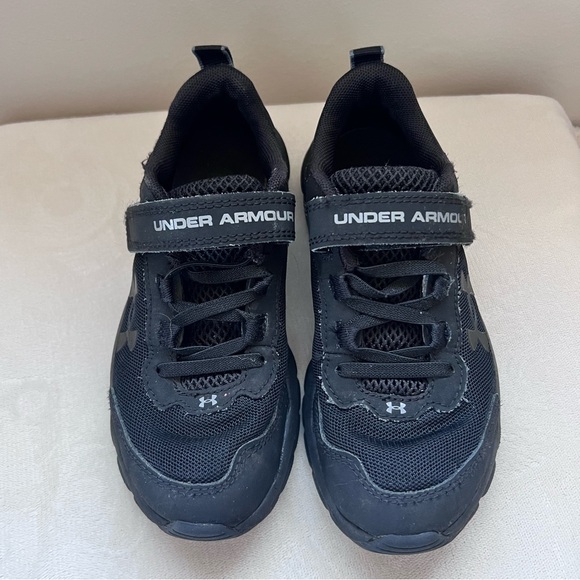 Kids under Armour shoes - Picture 3 of 7